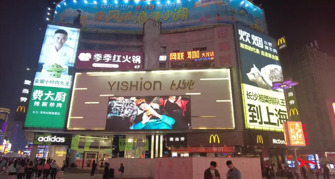 走訪長沙、重慶等地后，我總結出一套廣告牌“吸金術”